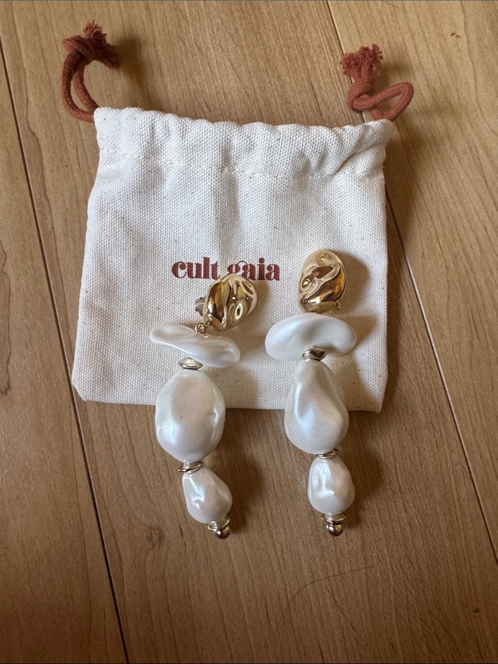 cult gaia Fabbie Earring in Pearl